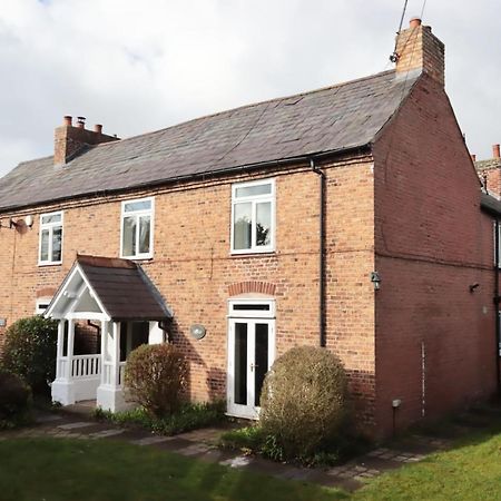 Bretton House Farm Retreat Villa เชสเตอร์ ภายนอก รูปภาพ