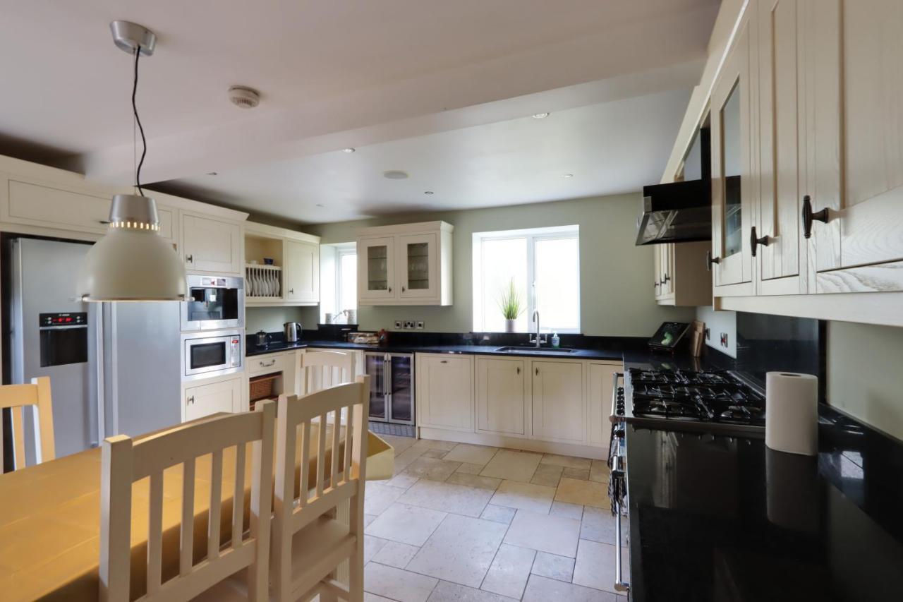 Bretton House Farm Retreat Villa เชสเตอร์ ภายนอก รูปภาพ