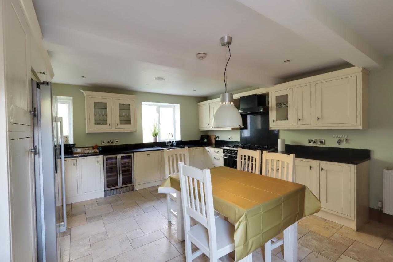Bretton House Farm Retreat Villa เชสเตอร์ ภายนอก รูปภาพ